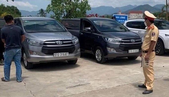 vu 2 xe o to innova cung bien so dau canh nhau dien bien bat ngo vu 2 xe o to innova cung bien so dau canh nhau dien bien bat ngo