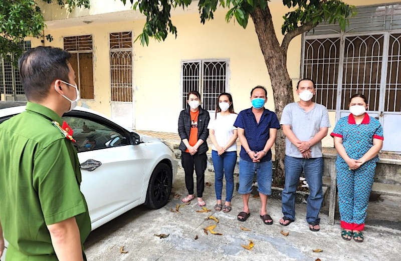 vu ong trum co bac nhay lau khi cong an vay bat nuoi cho du de canh phong