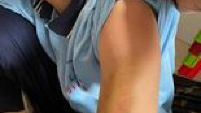 vu hoc sinh lop 6 bi nhom ban cung truong danh hoi dong nhieu lan xot xa loi ke cua nguoi me