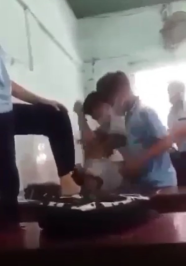 vu nam sinh lop 8 bi danh hoi dong quay clip o long an do thay ban nu hut thuoc la vu nam sinh lop 8 bi danh hoi dong quay clip o long an do thay ban nu hut thuoc la
