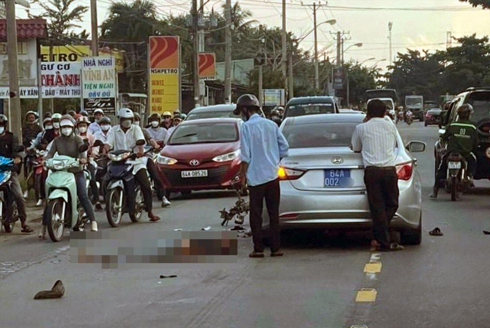 xe o to bien xanh gay tai nan mot nguoi tu vong tai cho 2 xe o to bien xanh gay tai nan mot nguoi tu vong tai cho 2