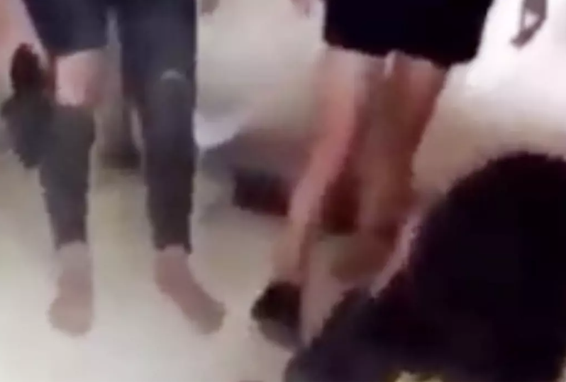 nu sin nghe an danh nhau