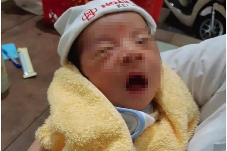vu be trai 10 ngay tuoi bi bo roi truoc cong chua nguoi me de lai gi 