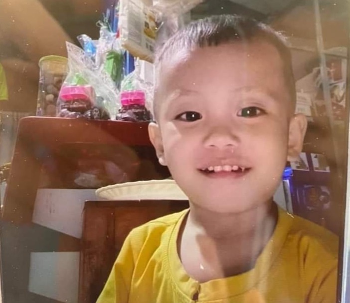 be trai 3 tuoi mat tich bi an me khoc can nuoc mat be trai 3 tuoi mat tich bi an me khoc can nuoc mat