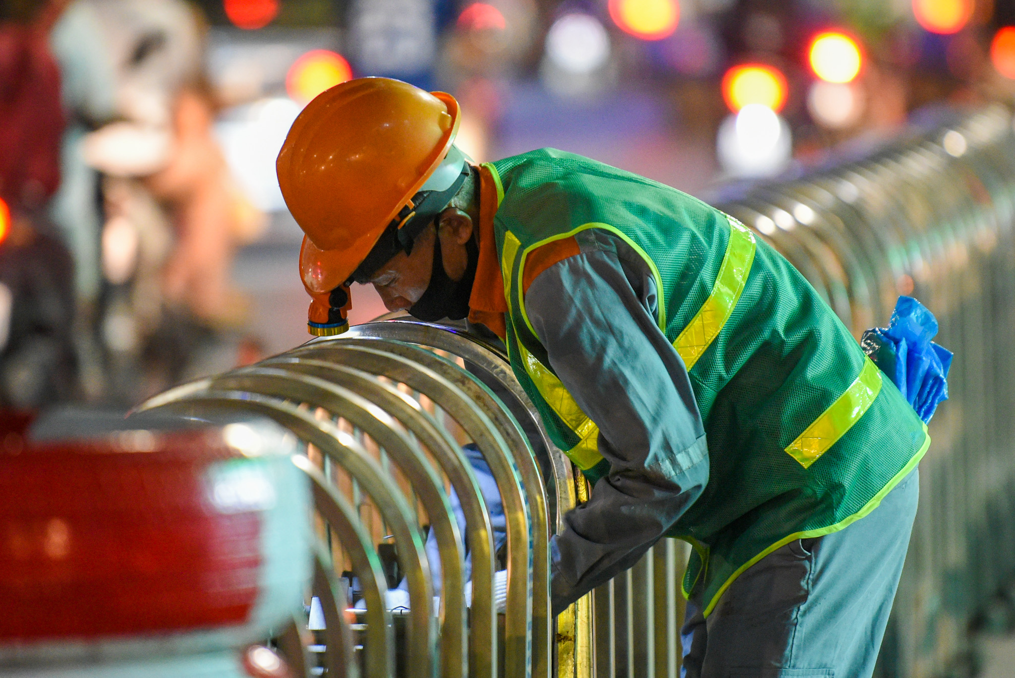 chum anh xuyen dem lap dat dai phan cach cung tren duong nguyen trai 2
