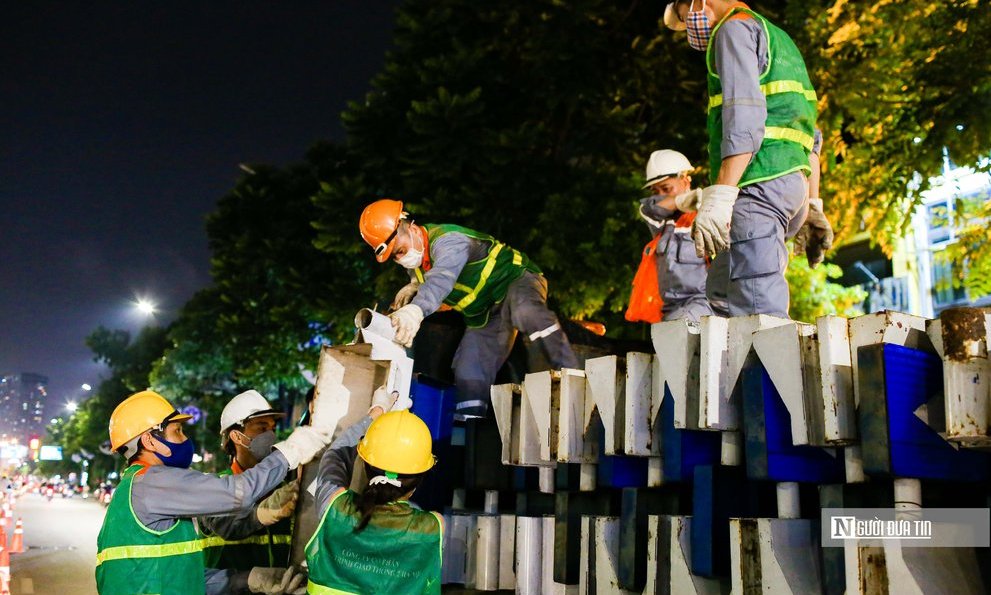 chum anh xuyen dem lap dat dai phan cach cung tren duong nguyen trai 3