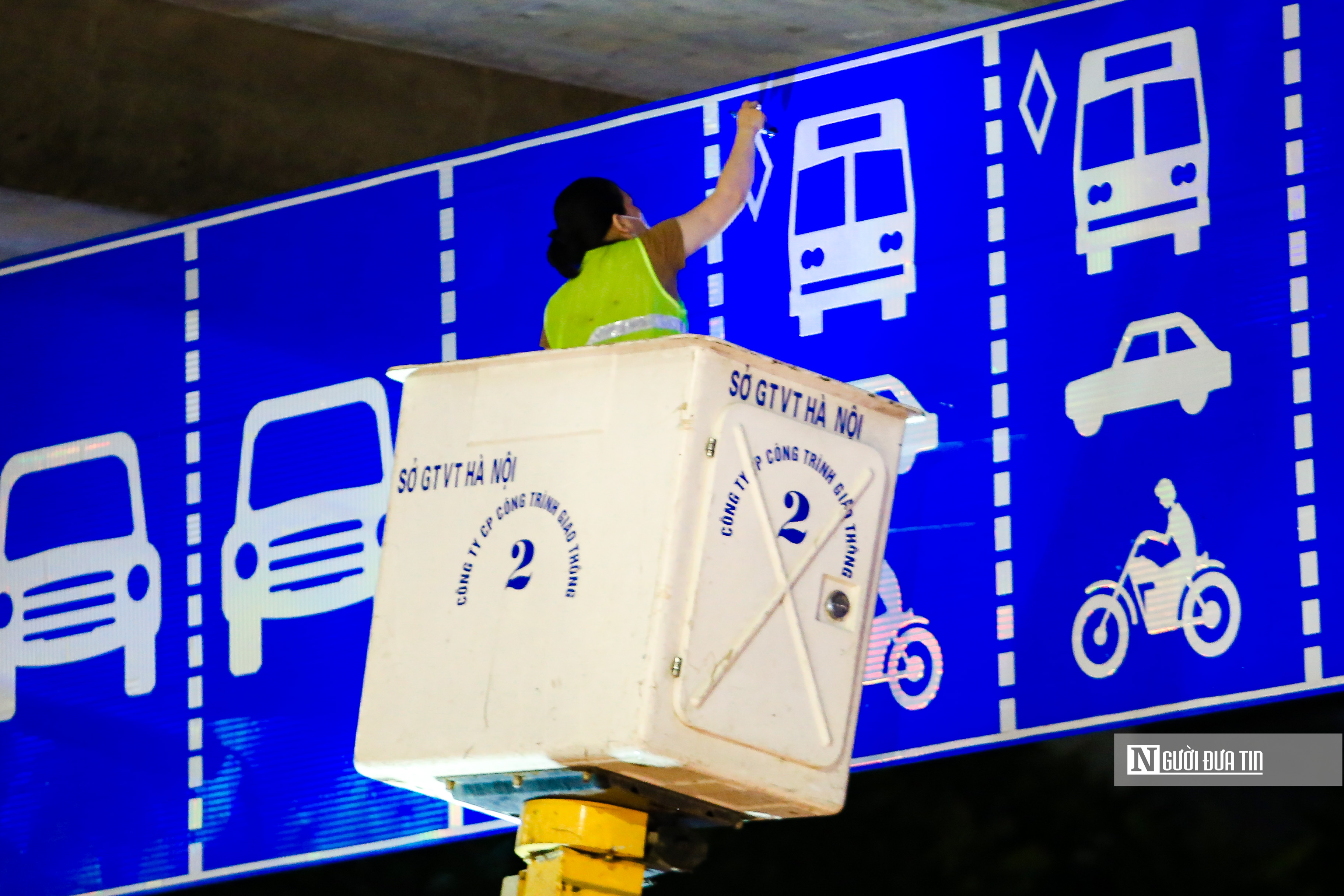 chum anh xuyen dem lap dat dai phan cach cung tren duong nguyen trai 4