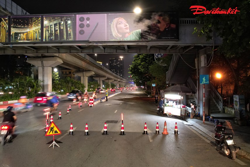 chum anh xuyen dem lap dat dai phan cach cung tren duong nguyen trai 9 1