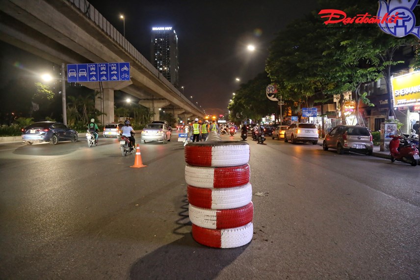 chum anh xuyen dem lap dat dai phan cach cung tren duong nguyen trai 9 2