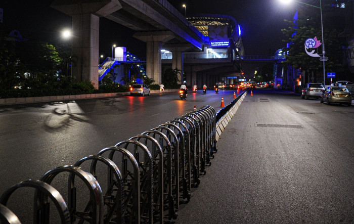 chum anh xuyen dem lap dat dai phan cach cung tren duong nguyen trai 9 3