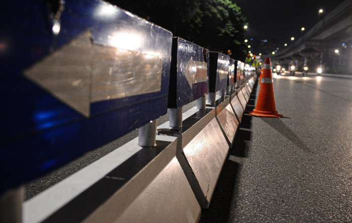 chum anh xuyen dem lap dat dai phan cach cung tren duong nguyen trai 9