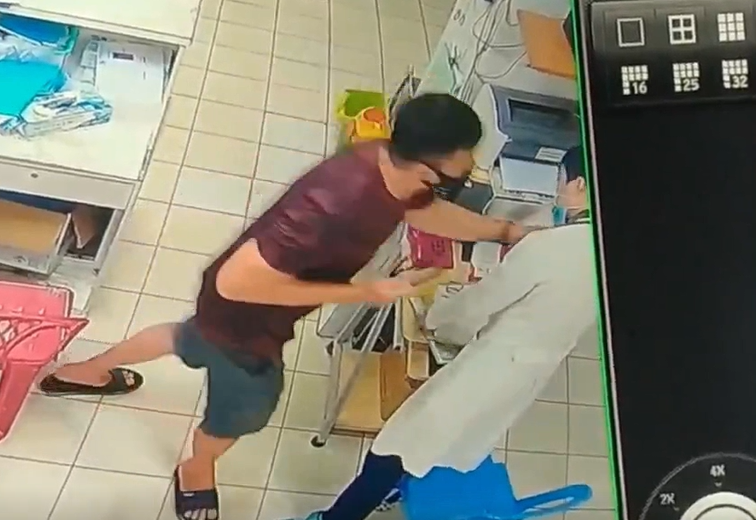 mot bac si o tp hcm lai bi nguoi nha benh nhan dam