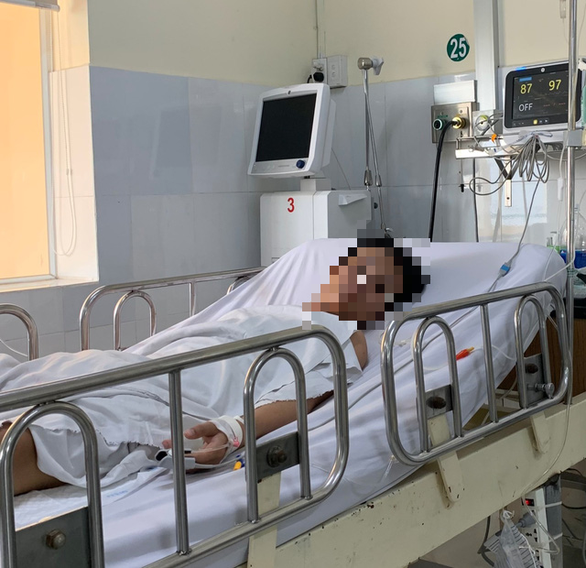 uong ruou khong ro nguon goc 2 sinh vien tu vong 6 nguoi nhap vien uong ruou khong ro nguon goc 2 sinh vien tu vong 6 nguoi nhap vien