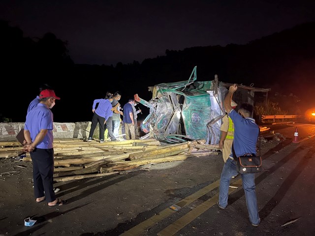 vu tai nan kinh hoang 4 nguoi chet o thua thien hue he lo nguyen nhan ban dau