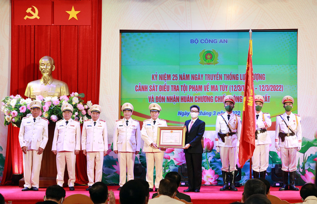 nhung chien cong co mau va nuoc mat 1 nhung chien cong co mau va nuoc mat 1