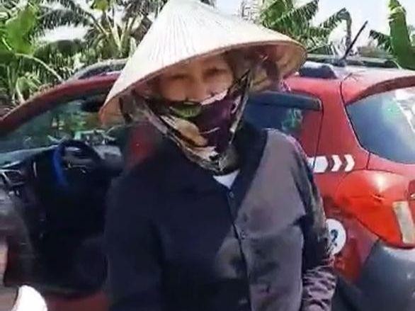 nguoi phu nu la mat don hoc sinh lop 1 o cong truong la ai nguoi phu nu la mat don hoc sinh lop 1 o cong truong la ai