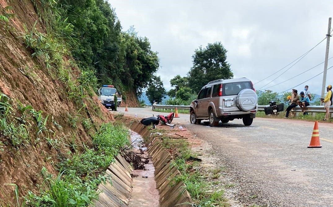 vu co giao gap tai nan nguy kich tren duong di khai giang nan nhan co gia canh kho khan vu co giao gap tai nan nguy kich tren duong di khai giang nan nhan co gia canh kho khan