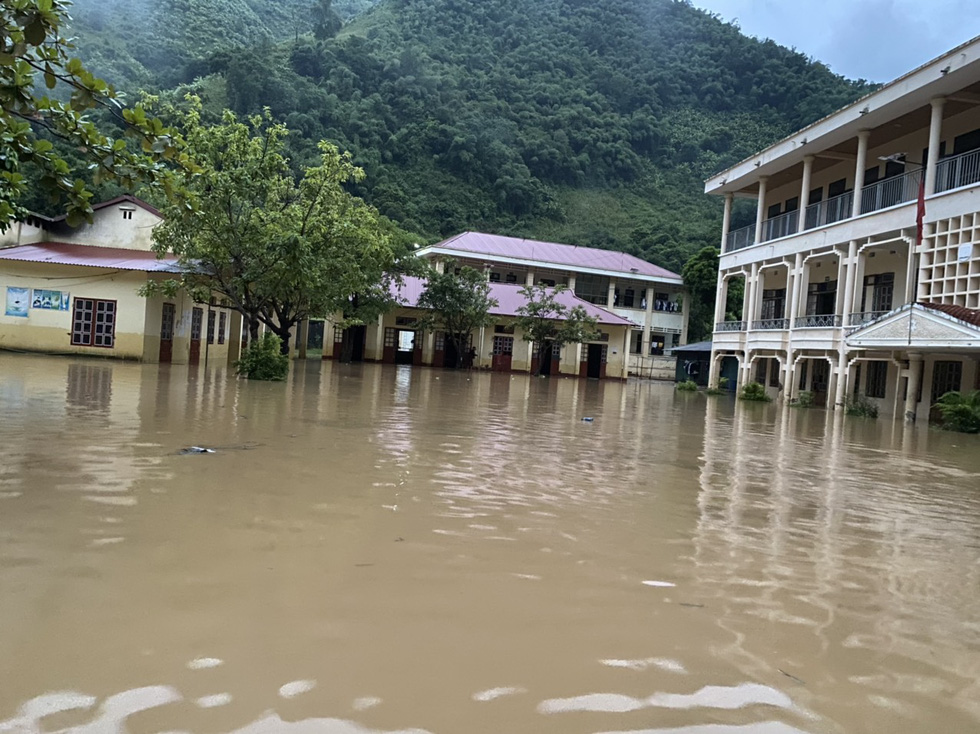 truong thcs ta khoa chim trong bien nuoc hang tram hoc sinh phai nghi hoc 3