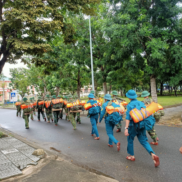 tin sieu bao noru moi nhat con bao so 4 giat tren cap 17 cach da nang quang ngai 270km 2 tin sieu bao noru moi nhat con bao so 4 giat tren cap 17 cach da nang quang ngai 270km 2