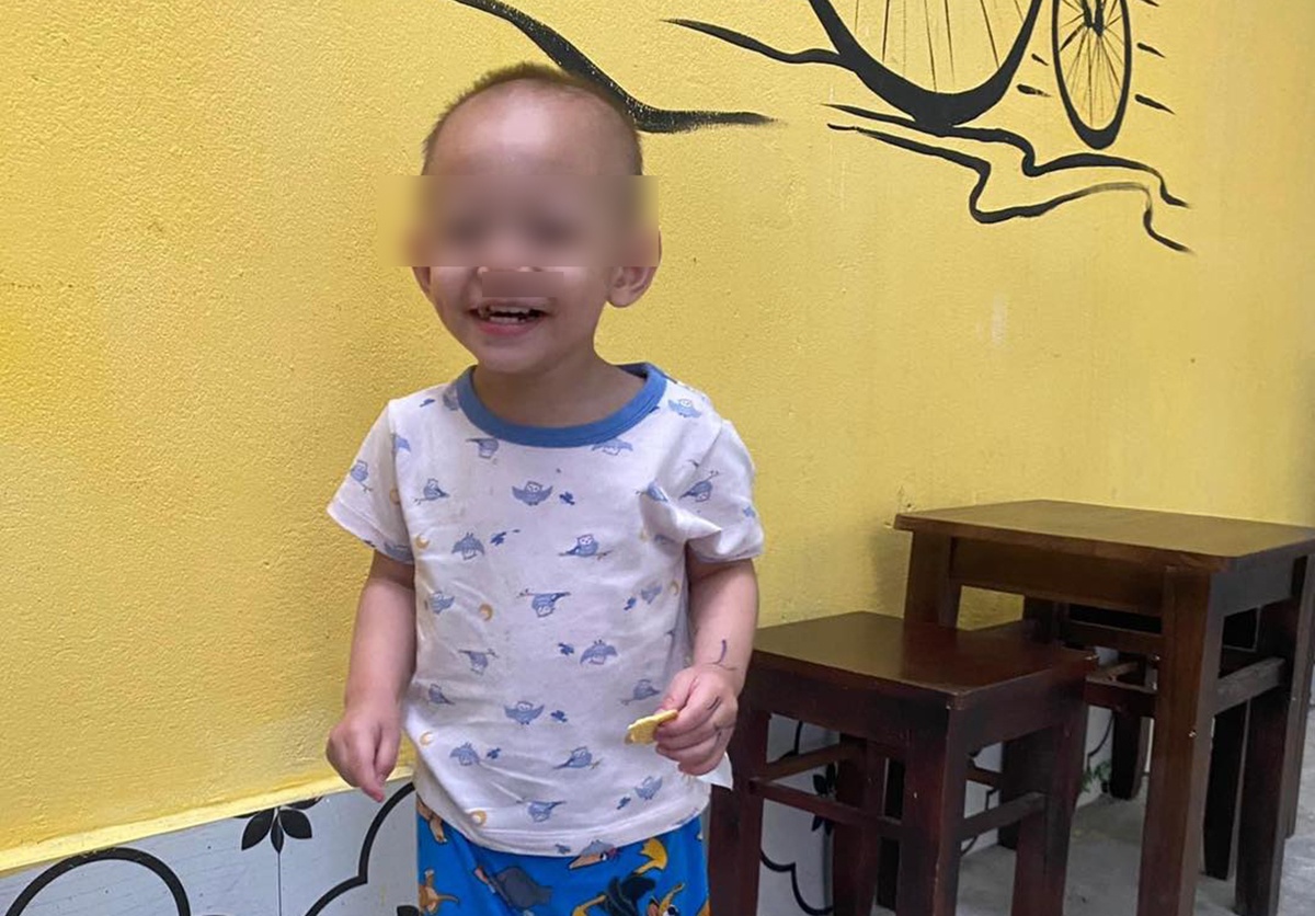 vu nguoi dan nhat duoc be trai 2 tuoi luc rang sang tren tay cam tui quan ao vu nguoi dan nhat duoc be trai 2 tuoi luc rang sang tren tay cam tui quan ao