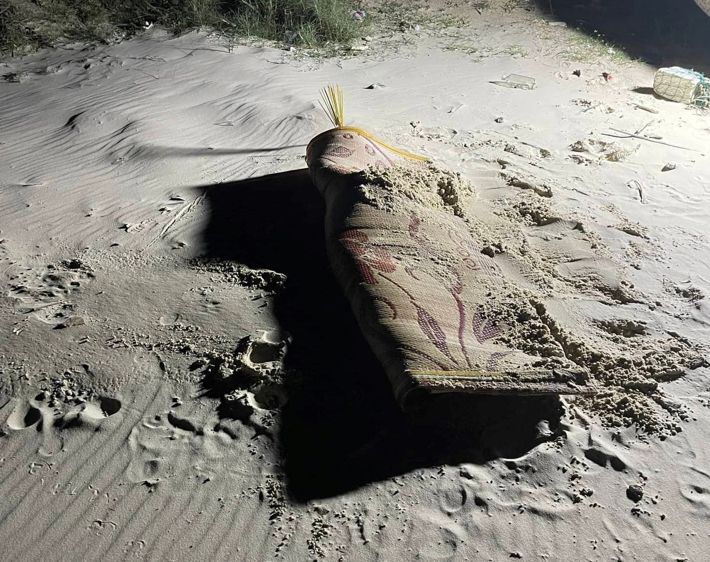 di nhat ve chai hoang hon phat hien thi the phu nu bien dang ben bo bien