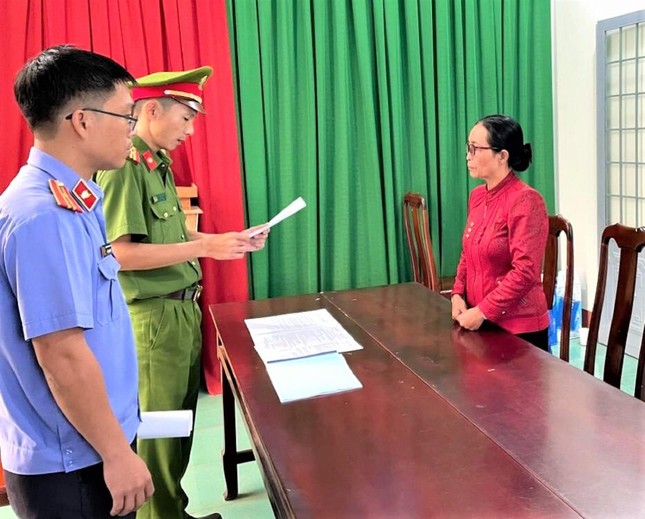 chan dung nguoi phu nu lua dao chay viec cho 48 nguoi o dak lak