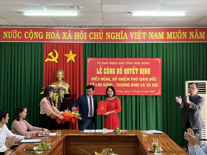 vua duoc bo nhiem pho giam doc so xin thoi viec ngay tai buoi cong bo quyet dinh vua duoc bo nhiem pho giam doc so xin thoi viec ngay tai buoi cong bo quyet dinh