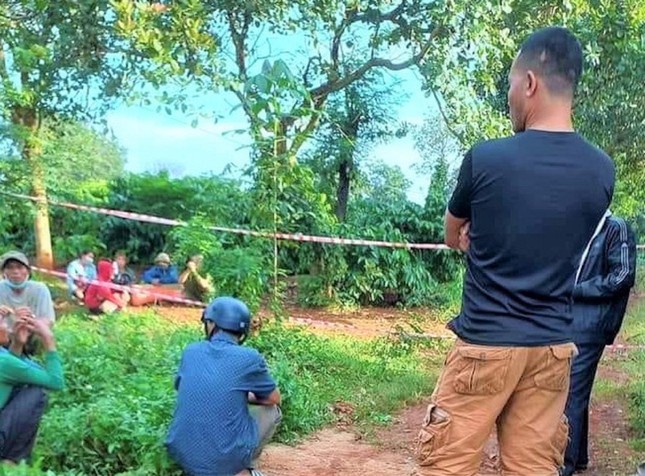 vu nguoi dan ong tu vong o choi tren ray ca phe voi nhieu vet chem hien truong co gi 