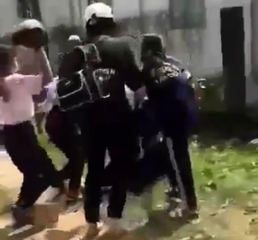 vu nu sinh lop 10 bi vay danh hoi dong bang mu bao hiem o tay ninh pho hieu truong noi gi vu nu sinh lop 10 bi vay danh hoi dong bang mu bao hiem o tay ninh pho hieu truong noi gi