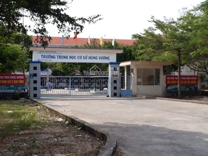nu sinh lop 9 bi manh vo cua kinh cua vao co tu vong