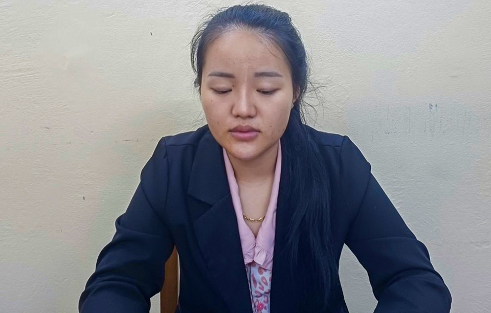 chan dung co gai 21 tuoi cam dau duong day tin dung den voi lai suat 579 nam chan dung co gai 21 tuoi cam dau duong day tin dung den voi lai suat 579 nam