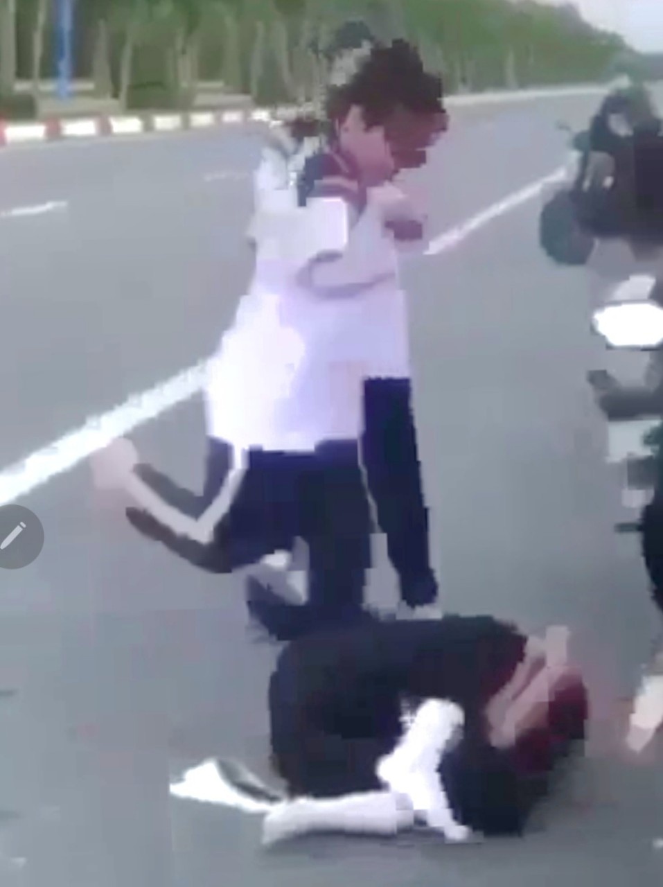 nu sinh lop 10 o ba ria vung tau bi ban cung lop danh hoi dong da man nu sinh lop 10 o ba ria vung tau bi ban cung lop danh hoi dong da man