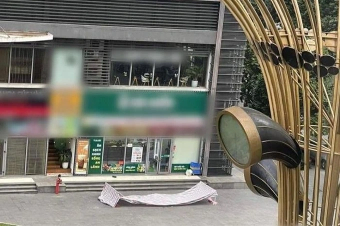 ha noi be trai roi tu chung cu cao cap xuong dat tu vong ha noi be trai roi tu chung cu cao cap xuong dat tu vong