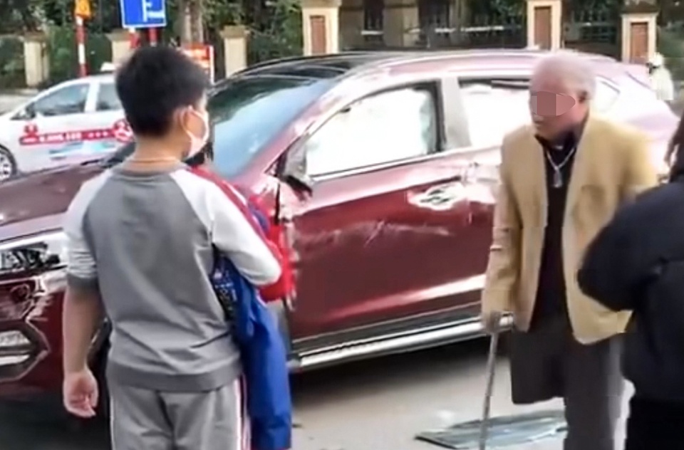 nghi van cu ong gan 70 tuoi cut chan lai o to gay tai nan o bac ninh cong an dang xac minh