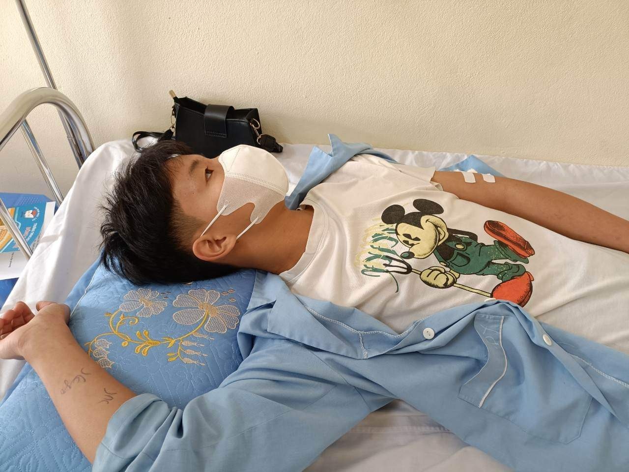 vu nam sinh lop 9 dung phong lon chem ban hoc nu hieu truong noi gi vu nam sinh lop 9 dung phong lon chem ban hoc nu hieu truong noi gi