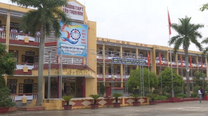 vu nam sinh lop 10 bi ban dung vat nhon dam trong thuong hieu truong tiet lo bat ngo vu nam sinh lop 10 bi ban dung vat nhon dam trong thuong hieu truong tiet lo bat ngo