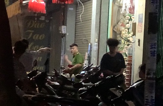 nguoi dan ong nghi tu tu bang sung de lai thu tuyet menh o tp hcm nguoi dan ong nghi tu tu bang sung de lai thu tuyet menh o tp hcm