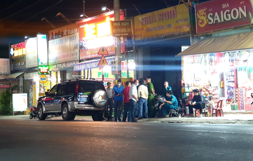 vu nguoi dan ong chet trong nha nghi o binh duong nan nhan khong mac quan ao vu nguoi dan ong chet trong nha nghi o binh duong nan nhan khong mac quan ao