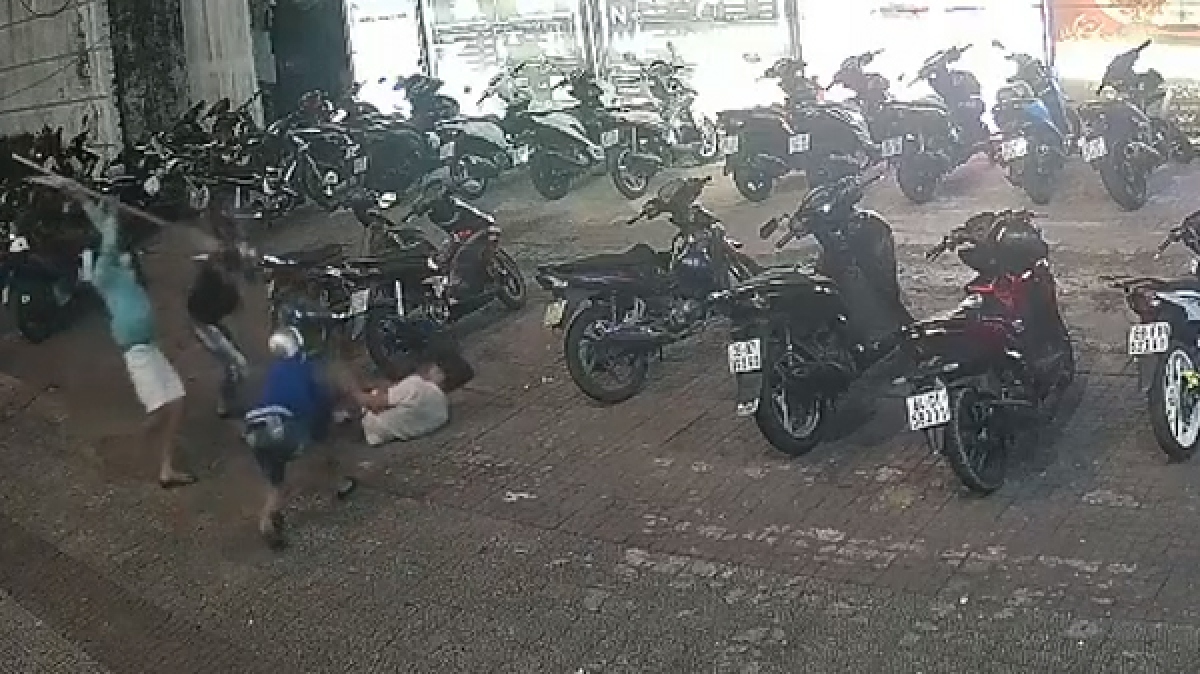 xon xao clip 2 nhom thanh nien hon chien kinh hoang o binh duong xon xao clip 2 nhom thanh nien hon chien kinh hoang o binh duong
