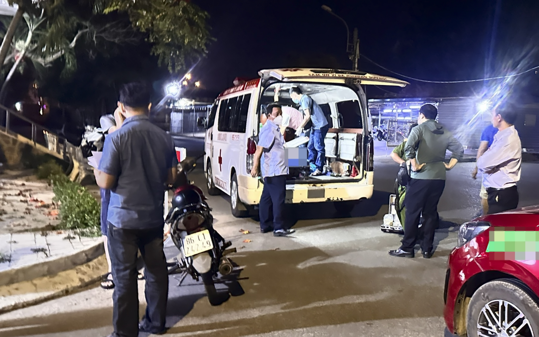 chieu mung 4 tet mot nam du khach tu vong khi tam bien o phan thiet chieu mung 4 tet mot nam du khach tu vong khi tam bien o phan thiet