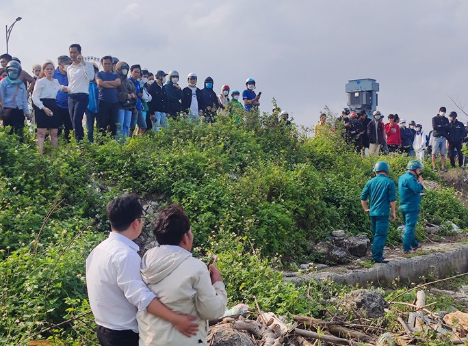 da nang dang ngoi sau xe cha nam thanh nien bat ngo nhay xuong cau tien son tu tu da nang dang ngoi sau xe cha nam thanh nien bat ngo nhay xuong cau tien son tu tu