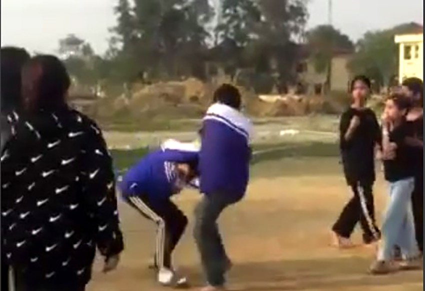 vu clip nu sinh bi nhom chi dai danh hoi dong o thanh hoa nguoi me chia se bat ngo vu clip nu sinh bi nhom chi dai danh hoi dong o thanh hoa nguoi me chia se bat ngo