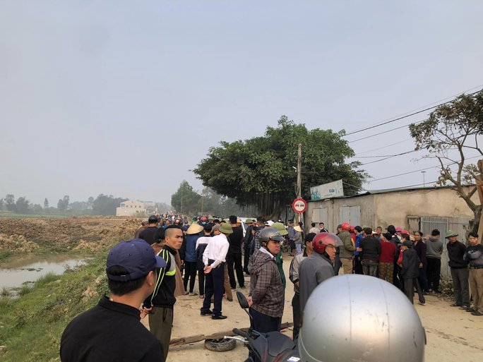 vu 3 me con tu vong tren duong di hoc nan nhan hoc lop 4 va lop 2 21 vu 3 me con tu vong tren duong di hoc nan nhan hoc lop 4 va lop 2 21