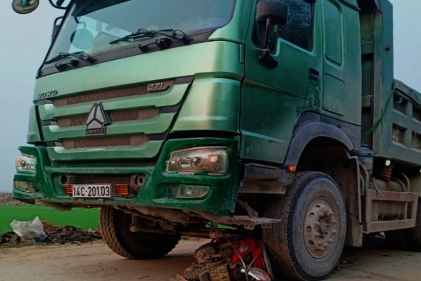 vu 3 me con tu vong tren duong di hoc nan nhan hoc lop 4 va lop 2 vu 3 me con tu vong tren duong di hoc nan nhan hoc lop 4 va lop 2