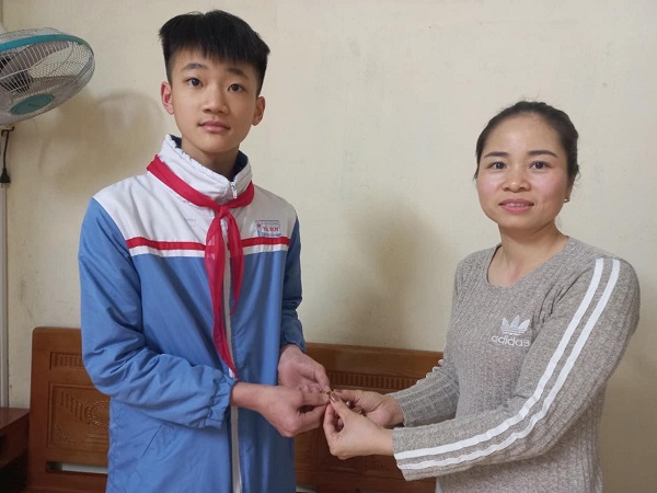 nhat duoc vang nam sinh lop 9 o hai phong tra lai nguoi danh roi