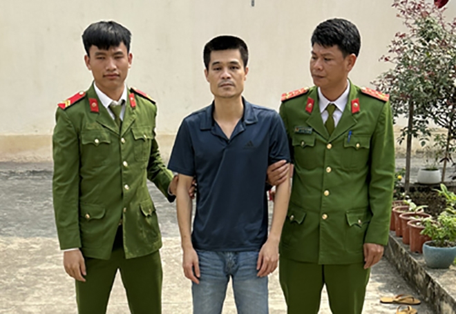 pha o co bac cua tuan da nha duoc xay kien co co hang rao day thep gai gan camera pha o co bac cua tuan da nha duoc xay kien co co hang rao day thep gai gan camera