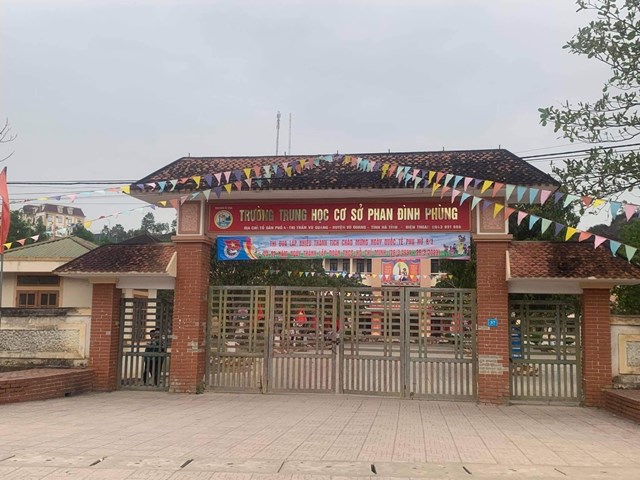 nam sinh lop 9 bi danh da man ngay trong lop hoc thay hieu truong noi gi 2 nam sinh lop 9 bi danh da man ngay trong lop hoc thay hieu truong noi gi 2