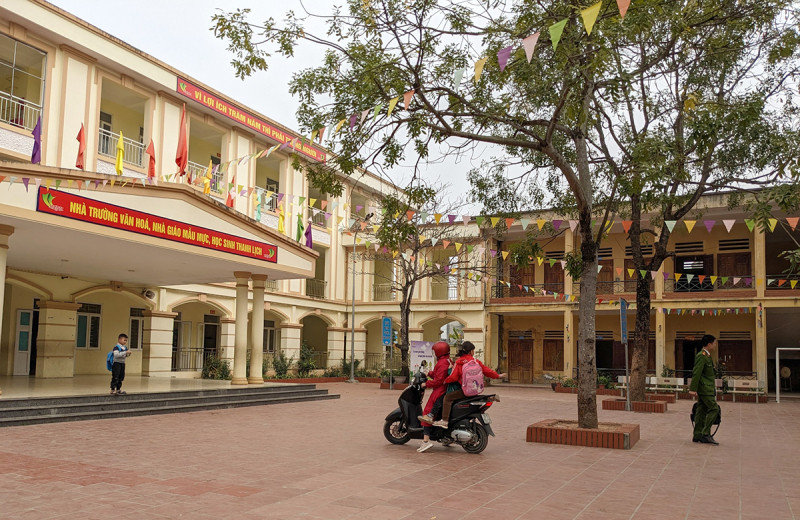 dien bien nong vu hieu truong tung chuong voi nu giao vien