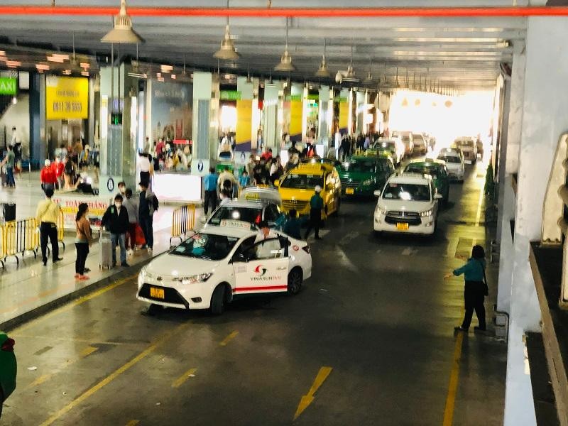 vi sao bo ke hoach thu them phi taxi o tan son nhat 