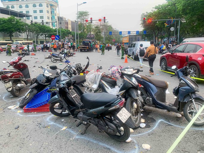 nan nhan vu xe dien tong kinh hoang 17 xe may o ha noi tuong minh da chet
